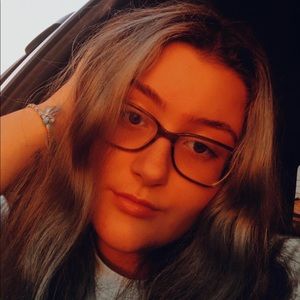 Meet your Posher, Chloe